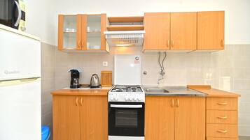 Apartment, 2 Bedrooms (405/1064) | Private kitchen | Fridge, stovetop, coffee/tea maker, cookware/dishes/utensils