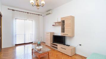 Apartment, 2 Bedrooms (349/808) | Living area | TV