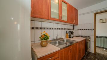Apartment, 2 Bedrooms (378/858) | Private kitchen | Full-size fridge, coffee/tea maker, electric kettle