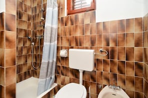 A bathroom with a shower, toilet, and sink. - Apartment Kate 407 (Fazana)
