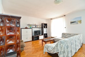 Apartment, 2 Bedrooms (408/2144) | Living area | Flat-screen TV