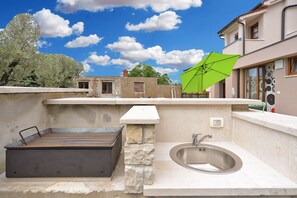 Apartment, 1 Bedroom (408/925) | Terrace/patio