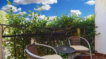 Apartment, 2 Bedrooms (442/1013) | Terrace/patio