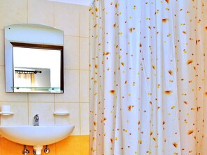 Apartment, 2 Bedrooms | Bathroom | Towels, soap, toilet paper