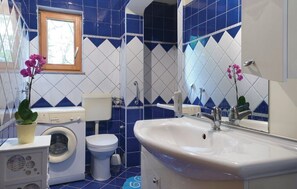 Appartement, 2 chambres (769/1793) | Salle de bain | Douche, serviettes fournies, savon, papier de toilette