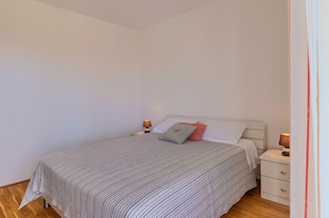 Apartamento, 1 quarto (771/1800) | Cofres nos quartos, escrivaninha, ferros/tábuas de passar roupa