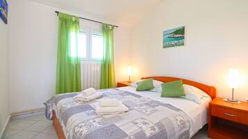 Leilighet, 1 soverom (734/1717) | Skrivebord, strykejern/-brett og sengetøy