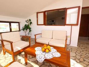 อพาร์ทเมนท์, 1 ห้องนอน (734/1718) | บริเวณนั่งเล่น | ทีวี