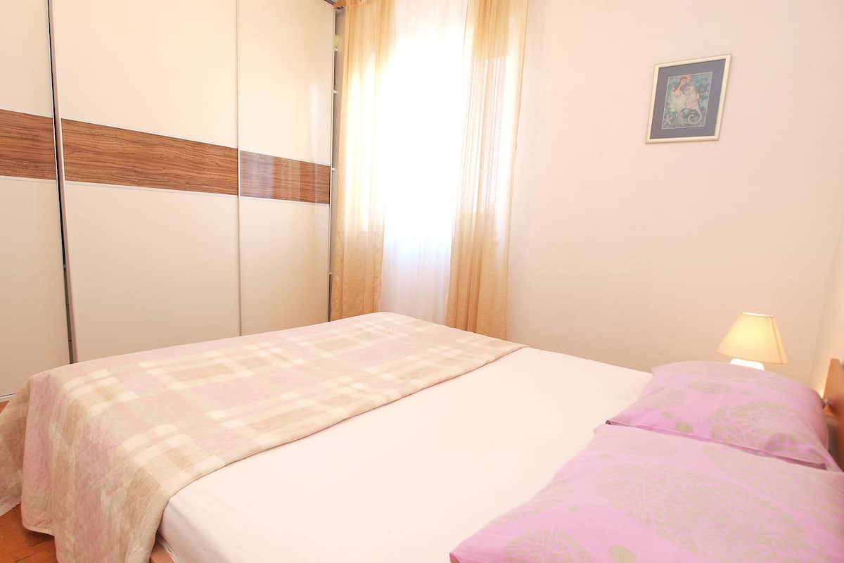 Apartment, 1 Bedroom (399/910)