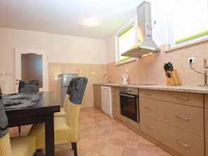 Apartment, 2 Bedrooms (1420/13286) | Private kitchen