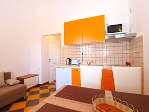 Apartment, 1 Bedroom (1420/13284) | Private kitchen