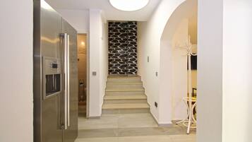 Apartment, 3 Bedrooms (1371/12913) | Living area