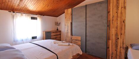 Apartment, 2 Bedrooms (1371/12912)