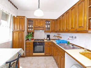 Apartment, 4 Bedrooms (906/2111) | Private kitchen