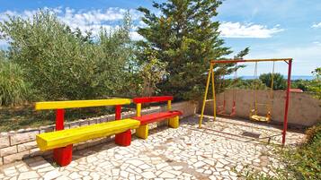 Children’s play area – outdoor