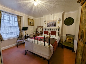 Room - Crown and Trumpet Inn (Broadway)