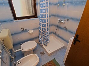 Apartment, 2 Bedrooms (768/1789) | Bathroom