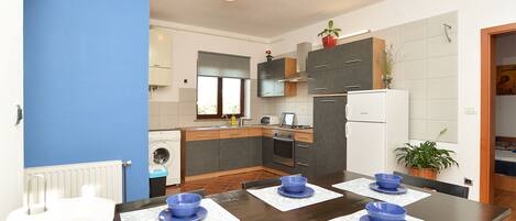 Apartamento estándar, 2 habitaciones (295/45496) | Zona de estar | Una televisión de pantalla plana