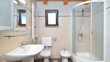 Apartment, 1 Bedroom (379/863) | Bathroom | Shower, hair dryer, towels