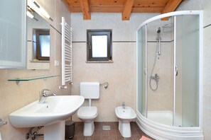 Departamento, 1 habitación (379/863) | Baño | Regadera, secadora de cabello, toallas 