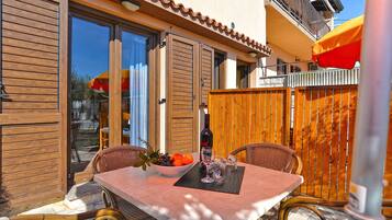 Apartment, 2 Bedrooms (379/862) | Terrace/patio