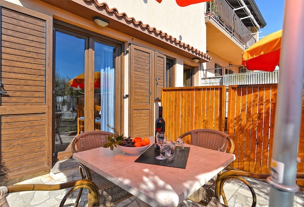 Huoneisto, 2 makuuhuonetta (379/862) | Terassi/patio