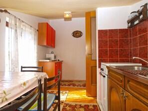 Apartment, 2 Bedrooms (382/875) | Private kitchenette | Fridge, microwave, stovetop, coffee/tea maker - Apartments Slavica 382 (Pula)