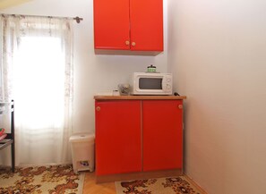 Apartment, 2 Bedrooms (382/875) | Private kitchenette | Fridge, microwave, stovetop, coffee/tea maker - Apartments Slavica 382 (Pula)