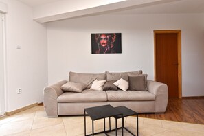 Apartamento, 3 quartos (928/2193) | Área de estar | TV