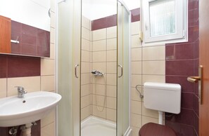 Apartamento, 1 quarto (928/2196) | Banheiro | Toalhas de banho, papel higiênico