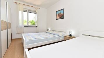 Apartment, 2 Bedrooms (929/2200) | Iron/ironing board, free WiFi, bed sheets