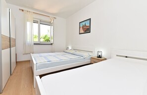 Apartment, 2 Bedrooms (929/2200)