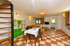 Standard Apartment, 2 Bedrooms (929/17557) | Living area