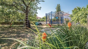 Área de juegos infantiles al aire libre