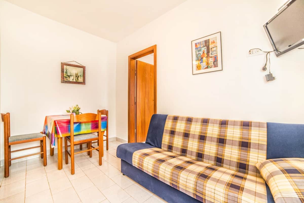 Apartment, 1 Bedroom (829/1944) | Living area