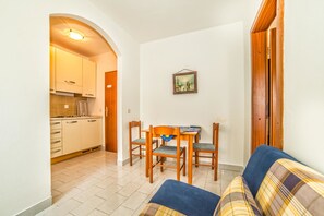 Apartment, 1 Bedroom (829/1945) | Private kitchen