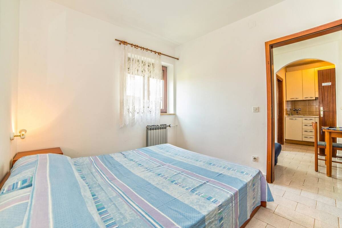 Apartment, 1 Bedroom (829/1945)