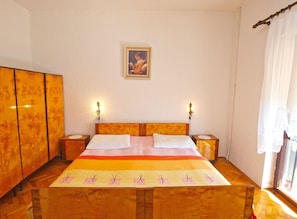 Departamento, 1 habitación (271/600) | Tabla de planchar con plancha y ropa de cama