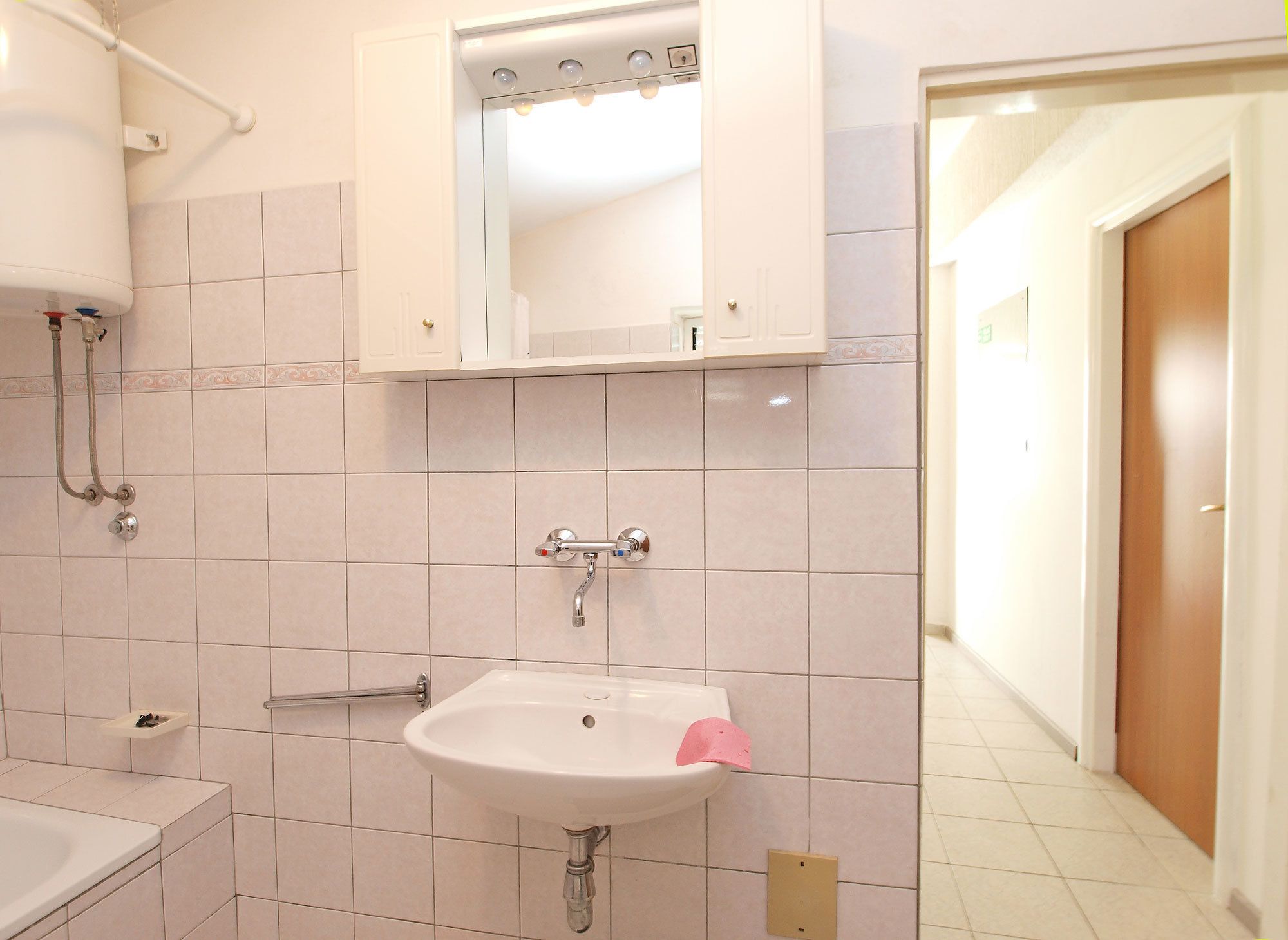 Bathroom sink