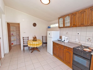 Departamento, 1 habitación (271/603) | Cocina privada | Refrigerador con congelador, parrilla de estufa y utensilios de cocina