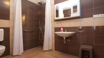 Apartment, 1 Bedroom (1480/13825) | Bathroom | Hair dryer, towels