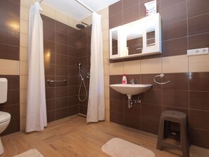 Appartement, 1 slaapkamer (1480/13825) | Badkamer | Een haardroger, handdoeken