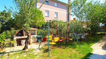 Children’s play area – outdoor