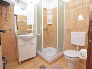 Appartement, 1 slaapkamer (79/128) | Badkamer | Een haardroger, handdoeken