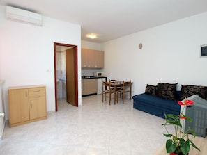 Departamento, 1 habitación (799/1859) | Área de sala de estar | Televisión 
