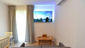 Apartment, 1 Bedroom (1299/12345) | Living area | TV