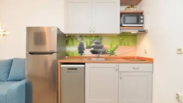 Standard Apartment, 2 Bedrooms (742/28478) | Private kitchen | Fridge, microwave, stovetop, dishwasher