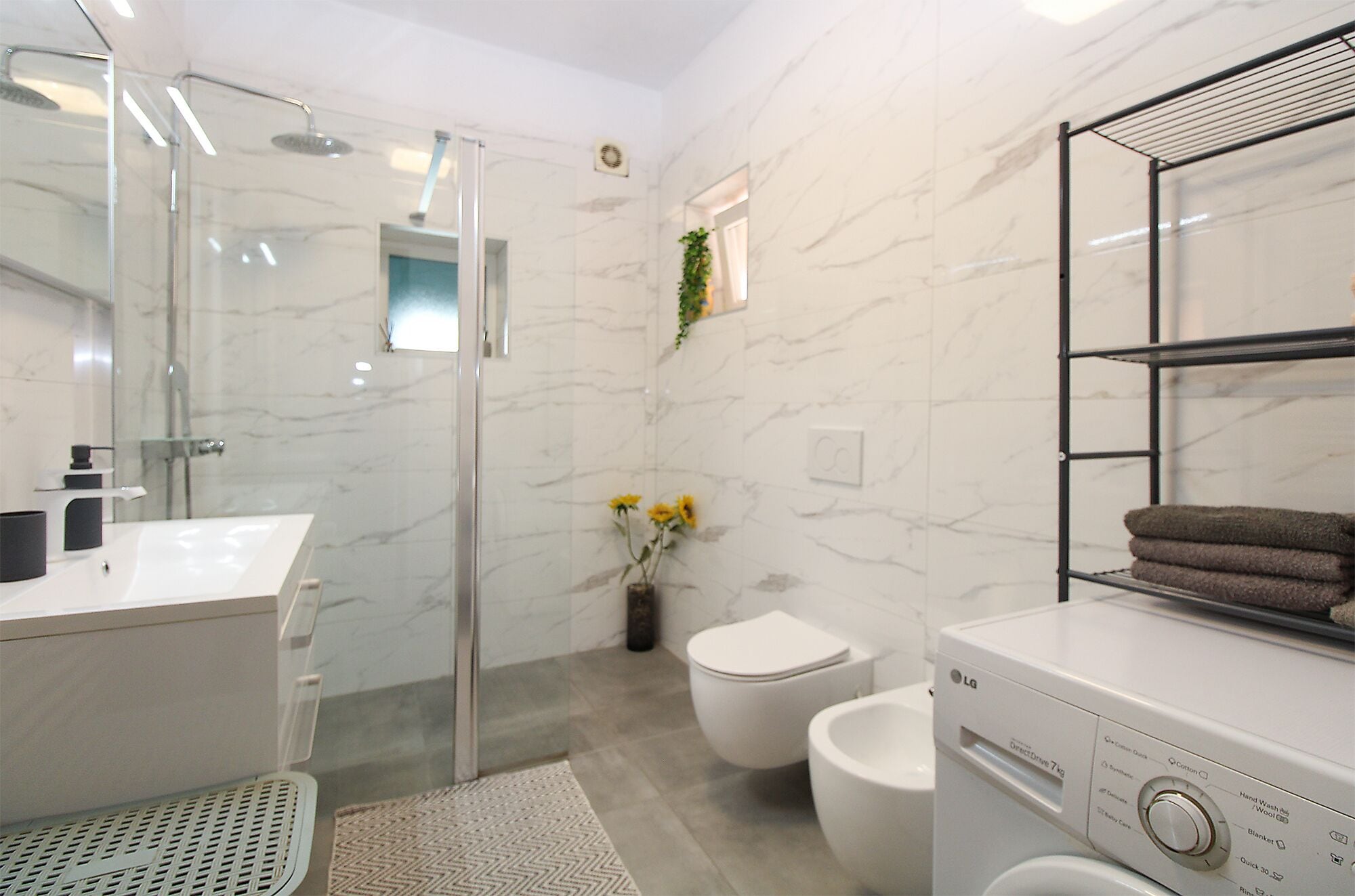 Apartment, 3 Bedrooms (1008/3316) | Bathroom | Hair dryer, towels, toilet paper