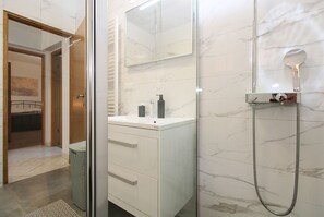 Apartament, 3 dormitoris (1008/3316) | Bany | Assecador de cabells, tovalloles i paper higiènic 