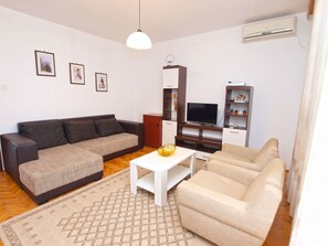 Apartment, 2 Bedrooms (41/54) | Living area | TV - Apartments Ivan 41 (Pula)